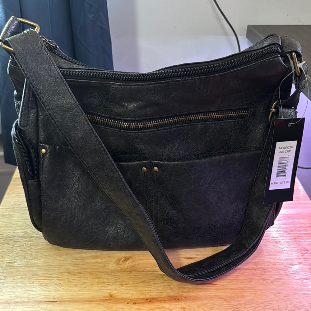 Bueno Black Shoulder Bag with Adjustable Strap and Minimalist Design